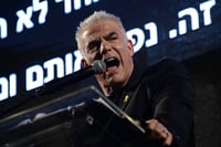 לפיד תקף את נתניהו וקרא: "להשבית את המשק"