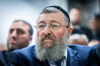 מה ענה השר בן צור למילואימניק שהתחנן לנשיאה בנטל?