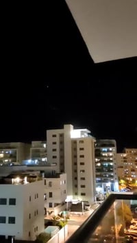 1,864 אזעקות: 2 פצועים קל מרסיסים