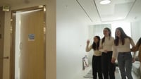 נוגע ללב: שליח טראמפ תועד חוגג ושר עם התצפיתניות המשוחררות