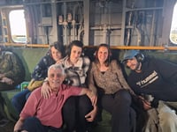 ארבל יהוד יחד עם משפחתה (באדיבות המשפחה)
