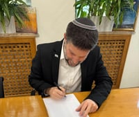 סמוטריץ' לח"כים: זו הסיבה למה אנחנו עדיין לא פורשים