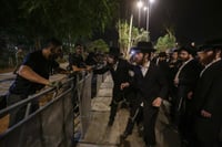סוער בכלא 10: עשרות חרדים מנסים לשחרר עריקים