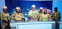 דרמה בשידור חי: השתלטו על האולפן והודיעו על הפיכה צבאית