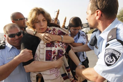 נשות הכותל נגד השמאל: אתם רק למען זכויות הפלסטינים