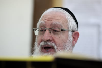 אברכים התגודדו סביב בית הרב יעקב יוסף בגלל ניידת מג"ב