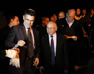 צפו: הנחת אבן הפינה לקמפוס ישיבת "עתניאל"