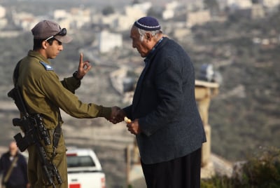 למרות ההסכמה לפינוי פעילי ימין עושים דרכם לרמת גלעד