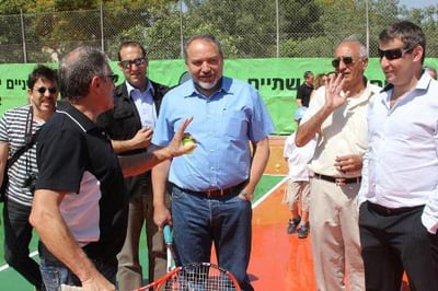 ליברמן: אפעל לסלול כביש שיחבר את גוש עציון עם ים המלח