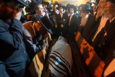 רבע מיליון איש ליוו את הרב אלישיב זצ"ל למנוחות