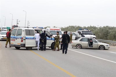 פיגוע דריסה בקרני שומרון: שוטרים ירו לעבר המחבלים
