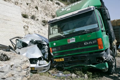"נראה כמו פיגוע" הרוגים ופצועים בתאונת שרשרת בנשר