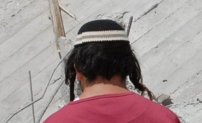 שו"ת סמס: האם לכהנים מותר לגדל פאות ארוכות?
