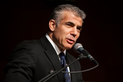 לפיד: "עשרות אלפי מתנחלים יפונו"