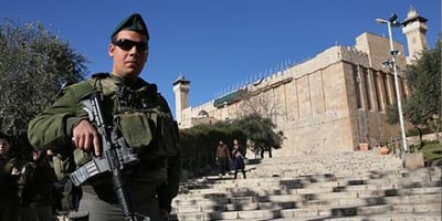 נער פלסטיני נעצר בחברון: חשוד שניסה לדקור חיילים