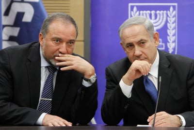 במקום יעלון: נתניהו הציע לליברמן להתמנות לשר הבטחון