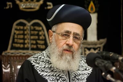 הרב יוסף: אסור להתפלל בביה"כ שאין בו מאבטח