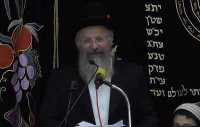 צפו: תפילה לגשם בבית המדרש של הרב מרדכי אליהו זצ"ל