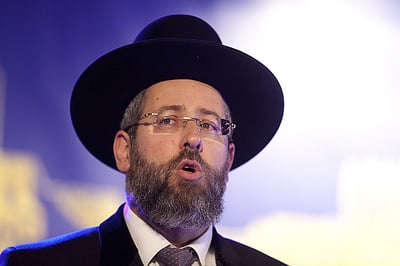 'עזר לנו': הרב לאו מצטרף לעמדת הרב יוסף