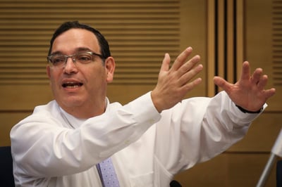 הרב פירון ערך חופה; אישה בירכה בשבע ברכות