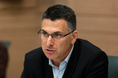 "נשקול להגביל את מעורבות בג"צ בכנסת"