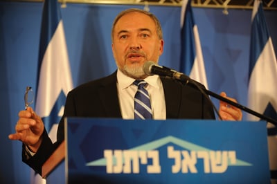דריכות במערכת הפוליטית בעקבות הודעת ליברמן