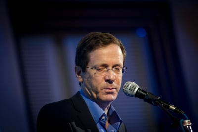"איבדת כל סמכות מוסרית להיות ראש ממשלה"