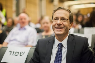 סקר ערוץ הכנסת: הרצוג מוביל עם 24 מנדטים