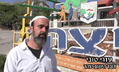 צפו: תושבי יצהר עורכים ליאיר לפיד סיור ביישוב