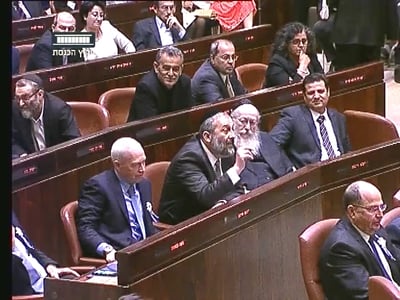צפו: גם בכנסת דרעי לא מוותר על המכלוף