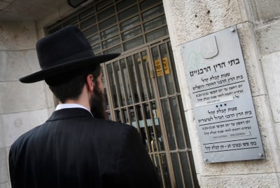 החזית הבאה בין דרעי לבנט: בתי הדין הרבניים