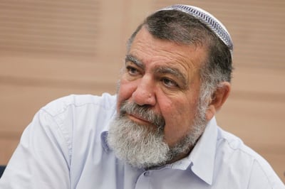 מסיקה: משעה את עצמי, אבל לא מתפטר
