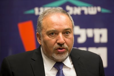 ליברמן נפגש עם הרב סתיו: יחזיר את חוק הגיור