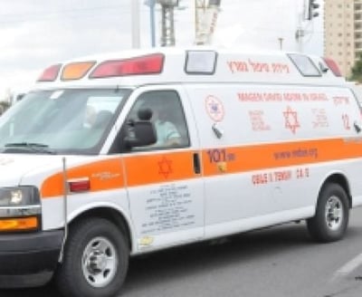 תלמיד ישיבה נדרס לעיני אביו – מצבו קשה