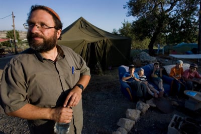 פדרמן הואשם בתקיפת פורעים שיידו עליו אבנים