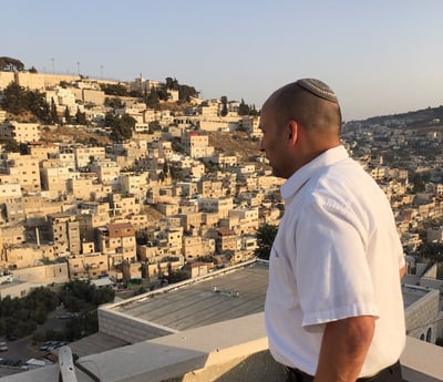 החג של בנט: הקפות במקום הרצח בירושלים