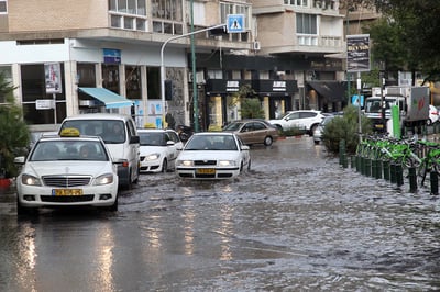 הרוג מקריסת קיר בפרדס חנה. נזקים בשומרון