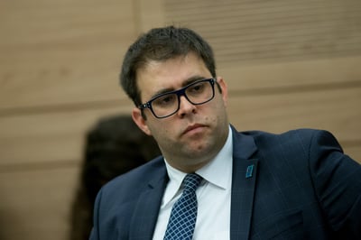 בדרך החוצה? המחאה של אורן חזן נגד ההדחה