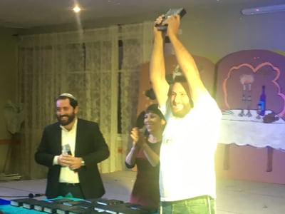מרגש: 20 יהודים חדשים חגגו מסיבת סידור