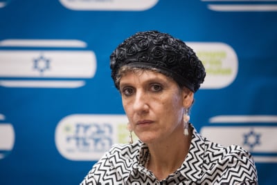 "שולי מועלם, אשה דתיה, חתומה על החרפה הזאת"