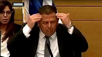 איתן כבל "חושף": "יש לי שכל לפעמים"; צפו