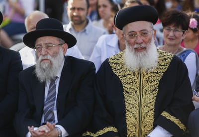"אסור לשבת לידך": עימות בין הרב עמאר לרב שטרן