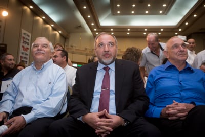 בחסות ליברמן: התפקיד החדש של השרים לשעבר