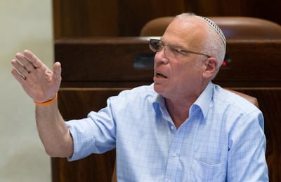 סערת הזקנים החדשה: "גם מכאיב וגם מכעיס"