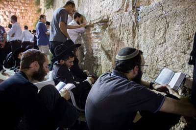 שו"ת: האם לברך שהחינו על קריאת מגילת איכה?