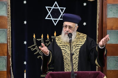 מתקפה חריפה: הרב יצחק יוסף מעולם לא נבחן