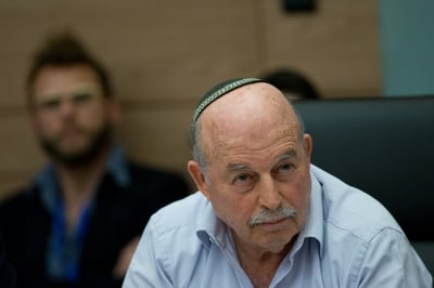 סלומינסקי: משעה את עצמי מועדת החוקה