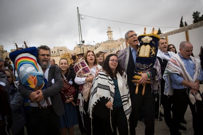 ח"כ קריב עם נשות הכותל