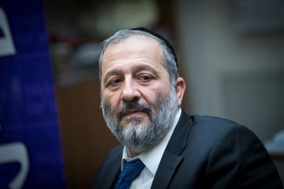 'מקווה שהגנרלים יאשרו לו': ההצעה של דרעי ליאיר לפיד