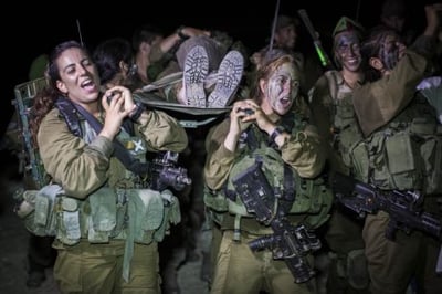בלי מאג ועם קסדה קלה: הנשק החדש של הלוחמות